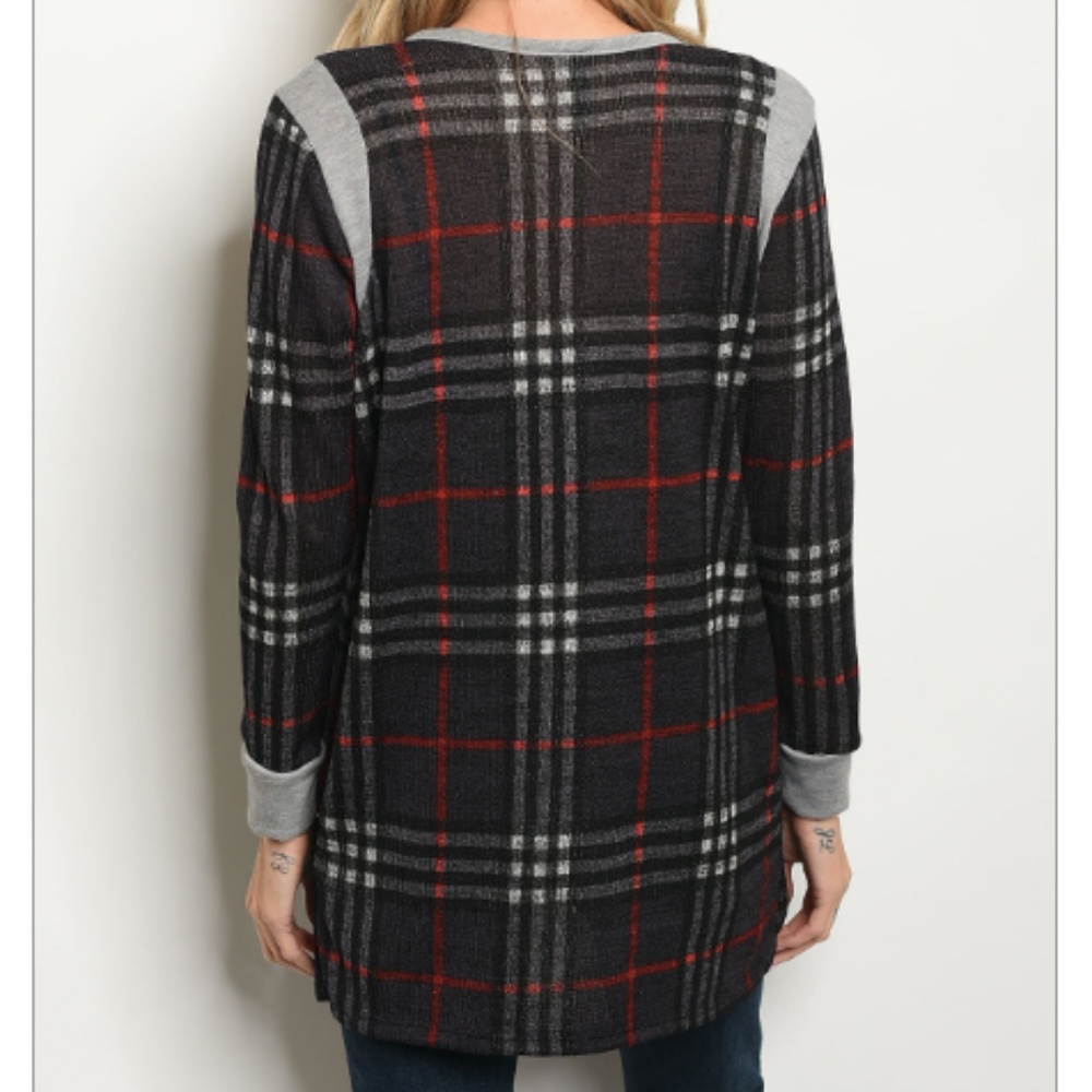 🆕 Navy & Red Plaid Cardigan - Picture 2 of 2